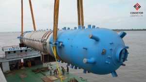 DRUM-DISCHARGING-FORM-VASSEL-TO-FLAT-BARGE_02_x